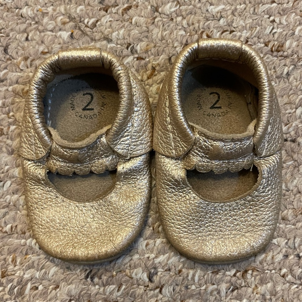 Minimoc size 2 gold baby shoes